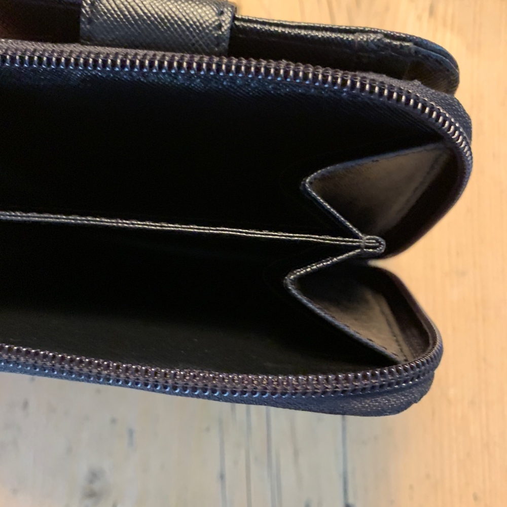 Brand New Prada Saffiano Leather zip around wallet - Picture 4 of 5